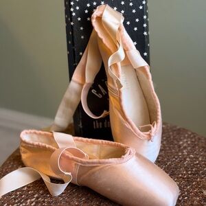 Capezio Pink Pointe Ballet shoes for Women - Size 10.5, Unused